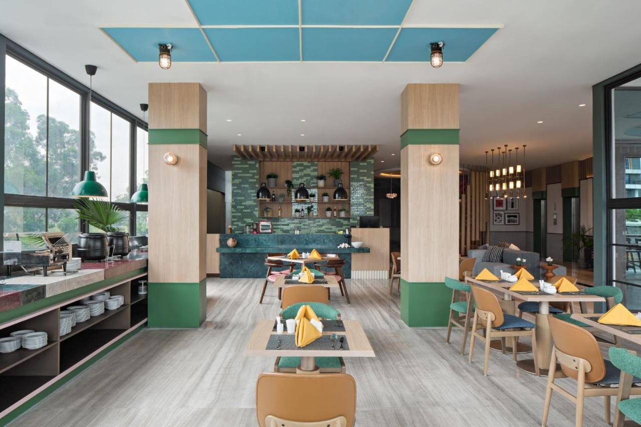 Maxonehotels At Kota Harapan Indah-Bekasi Bagian luar foto