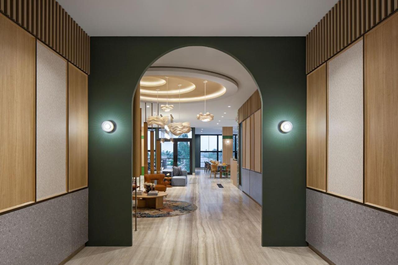 Maxonehotels At Kota Harapan Indah-Bekasi Bagian luar foto